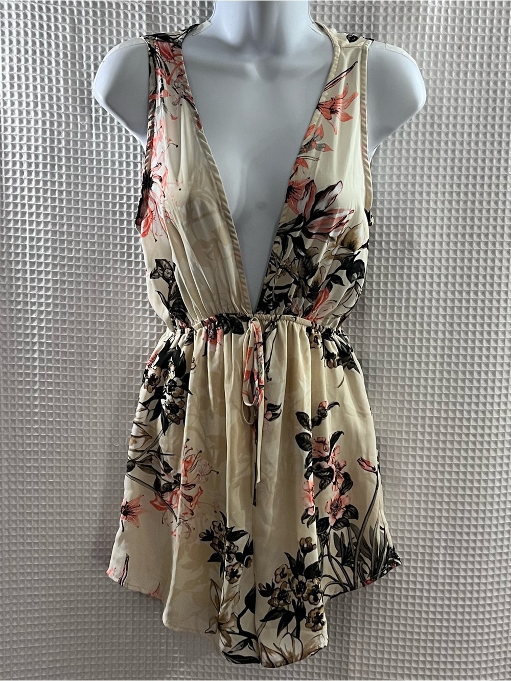 Fashion Nova Cream Floral Deep V Romper with Drawstring Waist size small